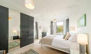 5 bedrooms, iron/ironing board, WiFi