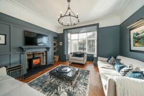 Smart TV, fireplace, offices