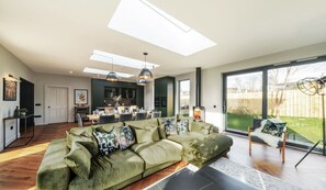 Smart TV, fireplace, offices