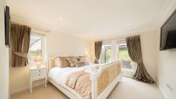 5 Schlafzimmer, Bügeleisen/Bügelbrett, WLAN