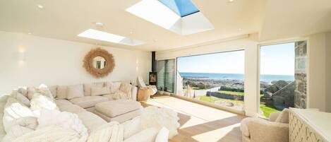 Smart-tv och eldstad