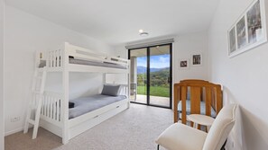 6 bedrooms, desk, iron/ironing board, travel cot