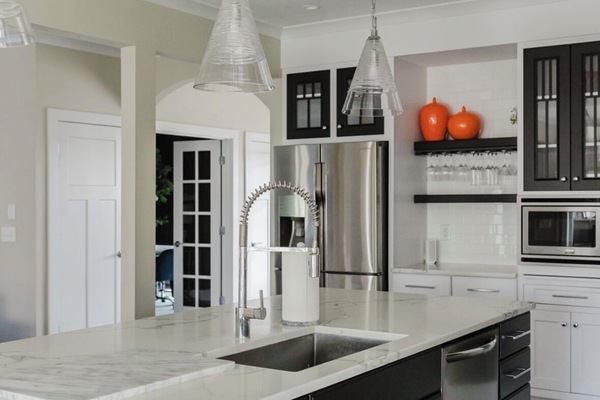 KĂŒhlschrank, Mikrowelle, Ofen, Herdplatte