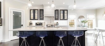 Spacious 5-bedroom house with hot tub and theatre room in charming South Bend