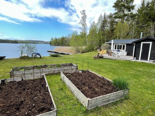 Cottage, private beach, boat and sauna outside Gränna