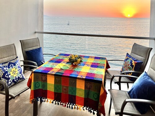 Relax to Ocean Waves at Mar y Cielo