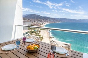 屋外ダイニングエリア