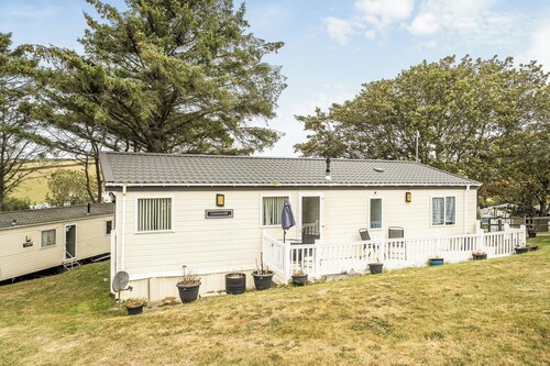 2 Bed Caravan - Sleeps 6 - Pets - Pool - Parking