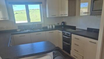 雪櫃、微波爐、焗爐、爐具