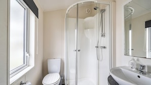 Bathroom - 2 Bed Caravan - Sleeps 6 - Pets - Pool - Parking (Newquay)