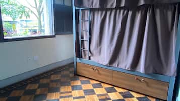 Habitación con 2 camas individuales, solo para mujeres | Wifi gratis