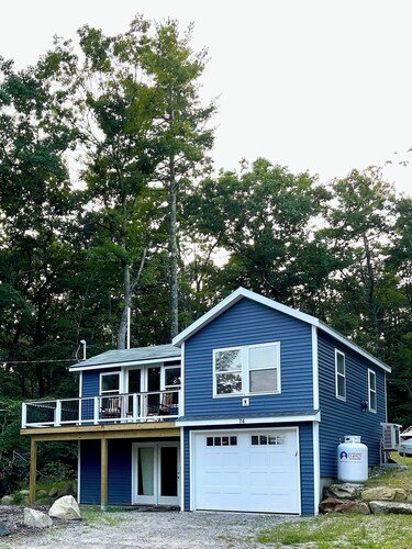 Loon Call Cottage DIRECTLY ACROSS from Little Sebago Lake With Easy Water Access
