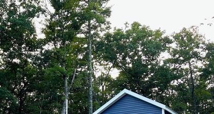 Loon Call Cottage DIRECTLY ACROSS from Little Sebago Lake With Easy Water Access