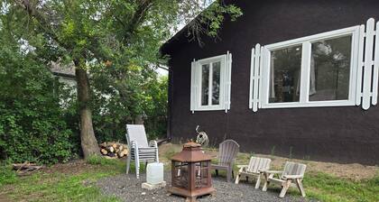 Beach Bliss. Family Home in Regina Beach that is pet friendly!