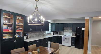 Beach Bliss. Family Home in Regina Beach that is pet friendly!