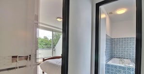 5 chambres, fer et planche à repasser, draps fournis
