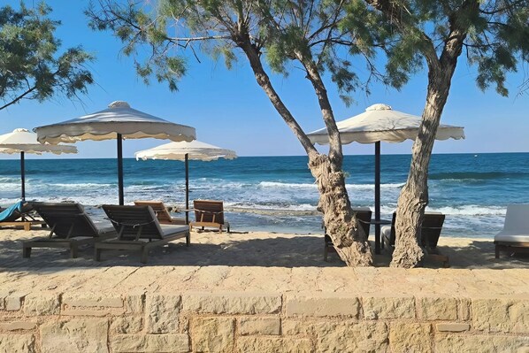 Beach nearby - Zoi's SeaView House (Hersonissos)