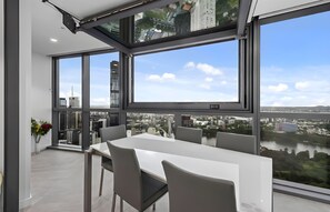 Apartment, 2 Schlafzimmer, barrierefrei | Esszimmer