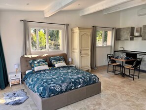 1 chambre, bureau, Wi-Fi gratuit, draps fournis