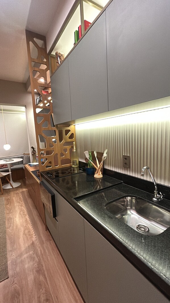 Fridge, microwave, stovetop, coffee/tea maker