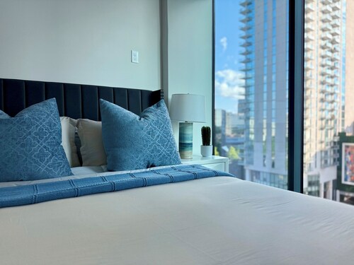 Chic & Modern 2BR Apartment in the Heart of Buckhead – Walk to Dining & Shops!