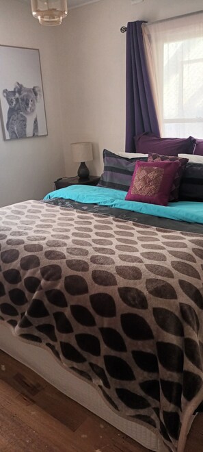 3 bedrooms, desk, iron/ironing board, travel crib