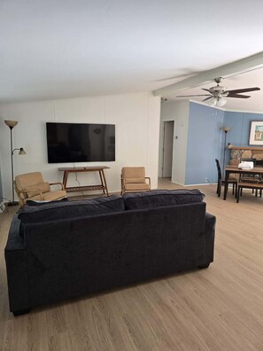 Smart TV - Wish You Were Here Spacious Pomme de Terre Lake Home with AC, WiFi, in Galmey (Wheatland)