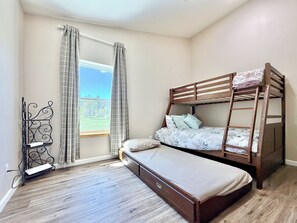 2 bedrooms, iron/ironing board, WiFi, bed sheets