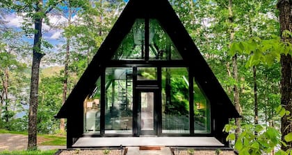 Lakeside 2BR Retreat Surrounded by Woods in Phil Campbell, AL