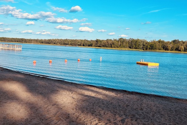 Plage, chaises longues