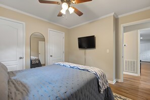 3 bedrooms, iron/ironing board, WiFi, bed sheets