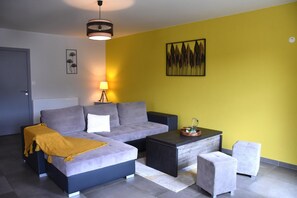 TV, offices - De La Grée - CRUGUEL - Gîte (CRUGUEL)