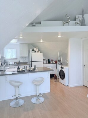 Ofen, Herdplatte, Küchenrolle