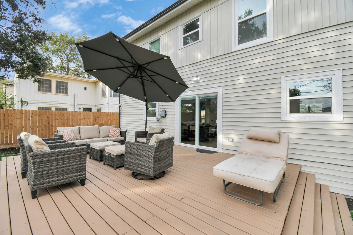Photo 3 of Media Room & Patio - Downtown View- 4 Bedrooms