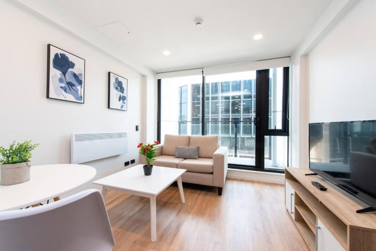 Superior appartement | Woonruimte | Een flatscreentelevisie