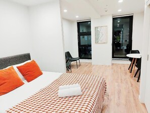 Appartement supérieur, cuisine | Bureau, espace de travail pour ordinateurs portables