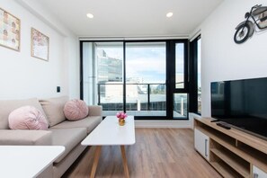 Superior Apartment, Non Smoking | Living area | Flat-screen TV - Sky Stars CBD Apartments (Auckland)