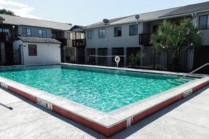 Pool - FSU adjacent/free parking and fast WiFi/gated/2 pools (Tallahassee)