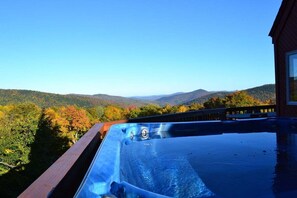 Outdoor spa tub - The Matterhorn House: Killington Chalet w/ Hot Tub, Views, Game Room - Ideal Spring to Fall (Killington)