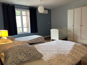 2 bedrooms, WiFi, bed sheets