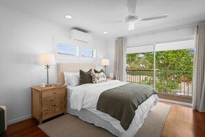 3 Schlafzimmer, Schreibtisch, Bügeleisen/Bügelbrett, Reisekinderbett