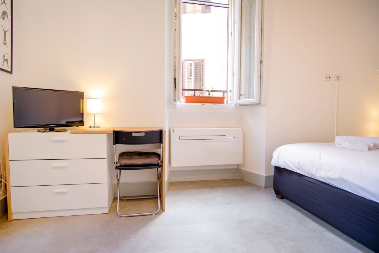 2 Schlafzimmer, Schreibtisch, Bügeleisen/Bügelbrett, Reisekinderbett