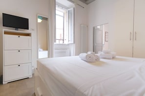 2 soveværelser, skrivebord, strygejern/strygebræt, weekendseng