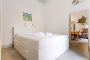 2 Schlafzimmer, Schreibtisch, Bügeleisen/Bügelbrett, Reisekinderbett
