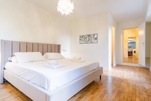 3 bedrooms, desk, iron/ironing board, travel cot - Elegantis.it Monti Royal Apartment with Terrace (Roma)