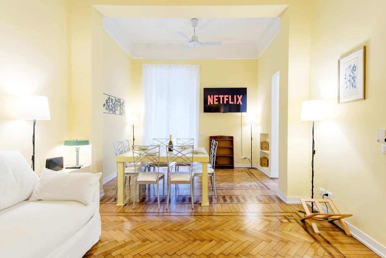 Smart-TV, bøker, musikkbibliotek og filmbibliotek