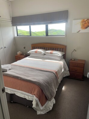 2 bedrooms, iron/ironing board, bed sheets - Rustic Red Barn (Waerenga)