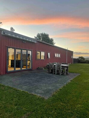Outdoor dining - Rustic Red Barn (Waerenga)