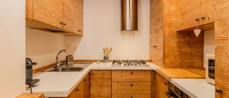 雪櫃、微波爐、焗爐、廚房用具/餐具/器皿