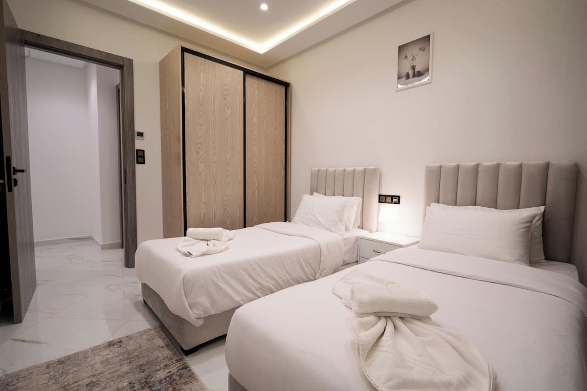 Luxury Apartment, 3 Bedrooms, City View | 3 bedrooms, premium bedding, in-room safe, free cots/infant beds